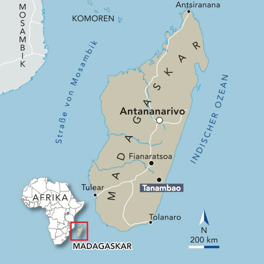 Landkarte von Madagaskar, fett markiert ist die Hautpstadt Antananarivo und mit einem Balken hinterlegt die Stadt Tanambao im Südosten des Inselstaats.
