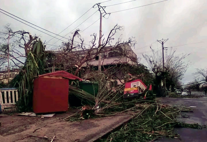 Eine zerstörte Straße in Toamasina  